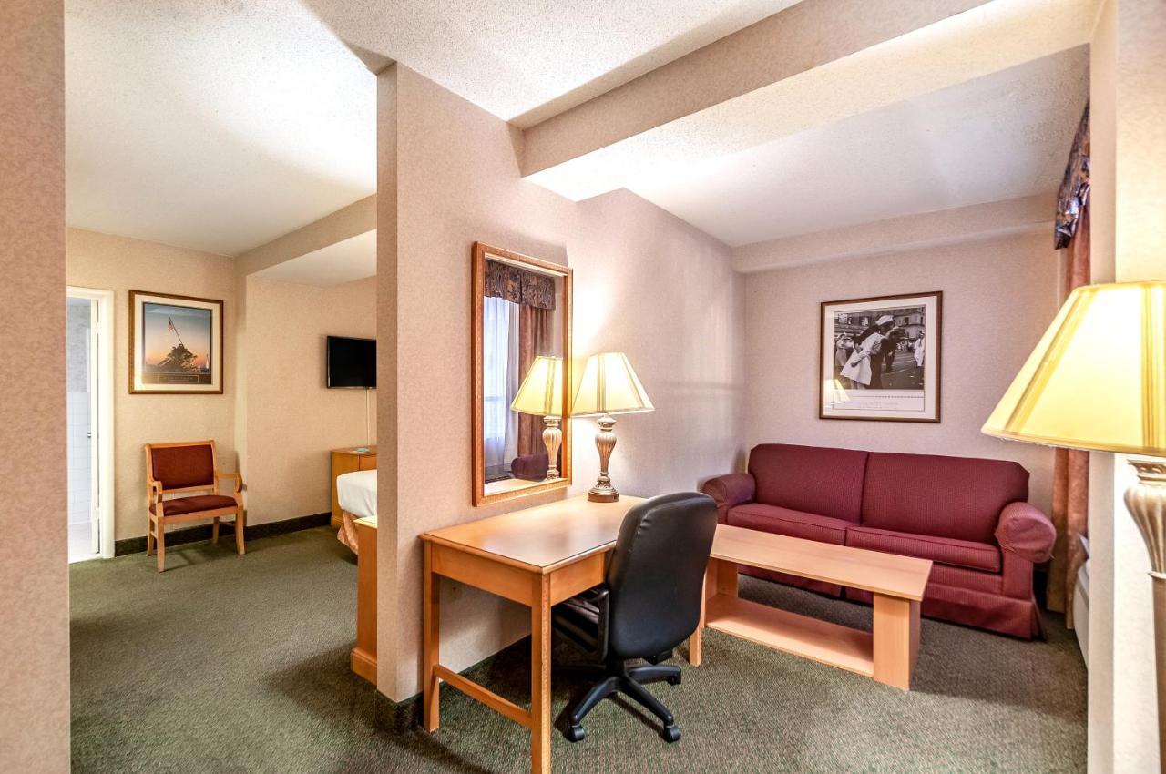 Quality Inn Iwo Jima Arlington Esterno foto